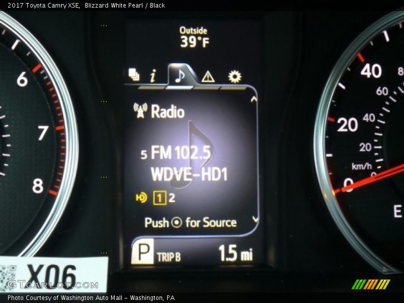 Blizzard White Pearl / Black 2017 Toyota Camry XSE