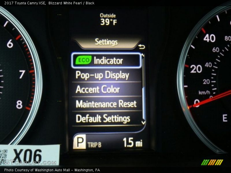 Blizzard White Pearl / Black 2017 Toyota Camry XSE