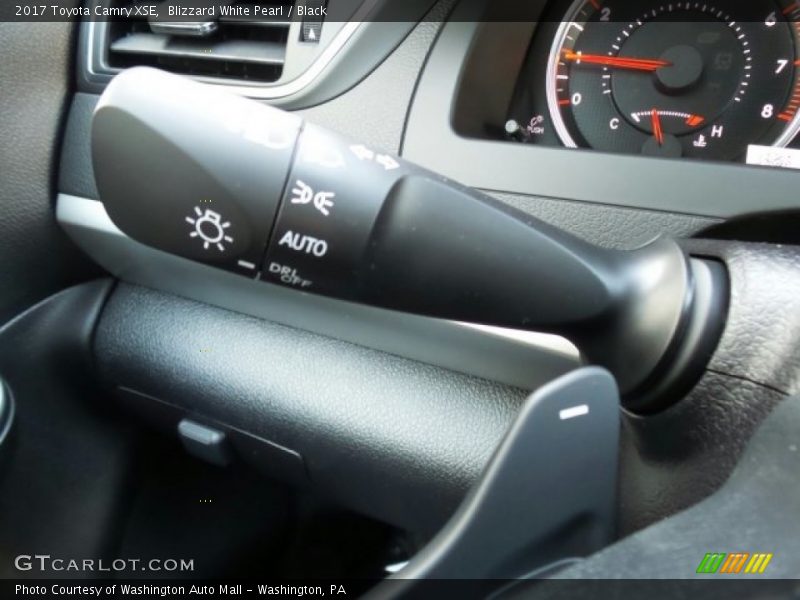 Blizzard White Pearl / Black 2017 Toyota Camry XSE