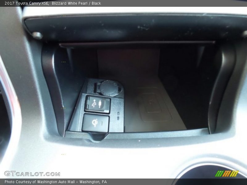 Blizzard White Pearl / Black 2017 Toyota Camry XSE