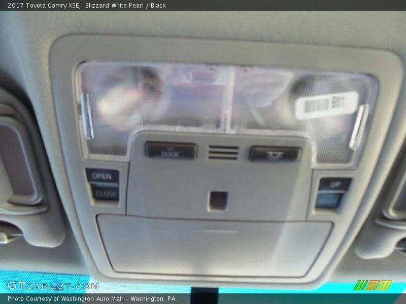 Blizzard White Pearl / Black 2017 Toyota Camry XSE