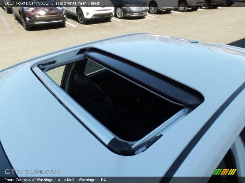 Blizzard White Pearl / Black 2017 Toyota Camry XSE