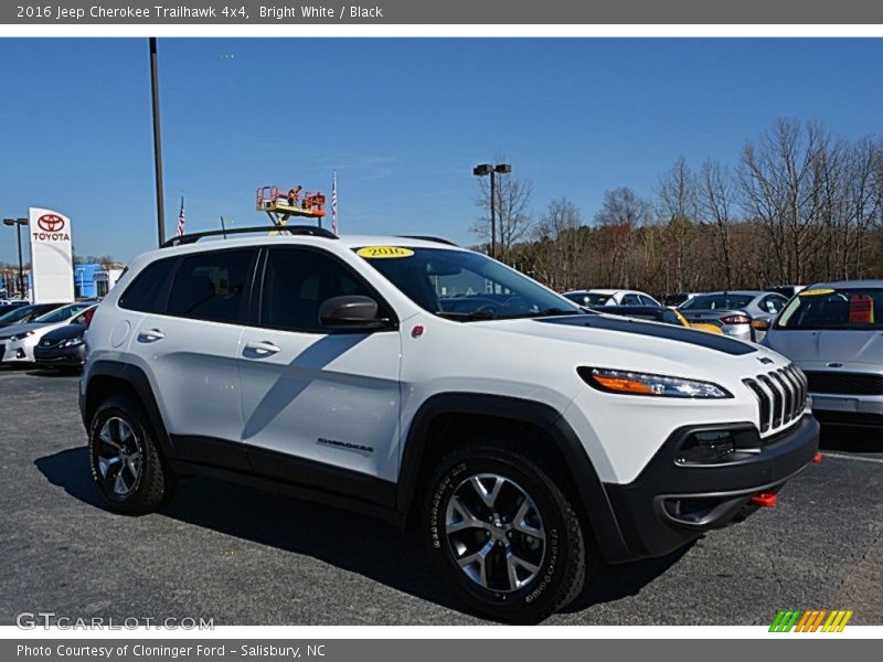 Bright White / Black 2016 Jeep Cherokee Trailhawk 4x4