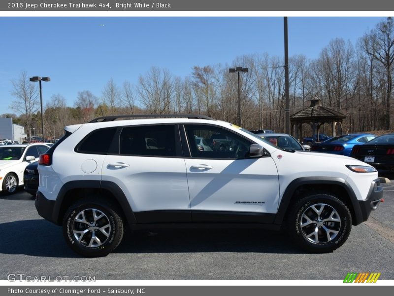 Bright White / Black 2016 Jeep Cherokee Trailhawk 4x4