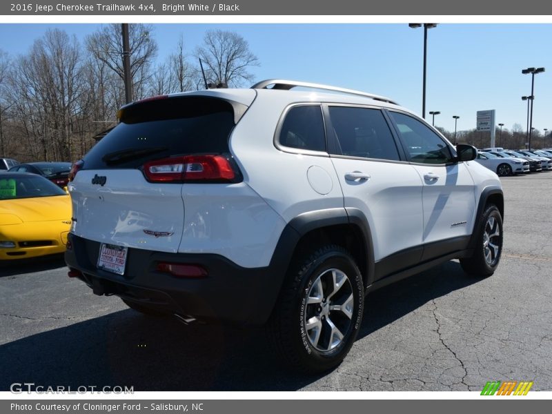 Bright White / Black 2016 Jeep Cherokee Trailhawk 4x4