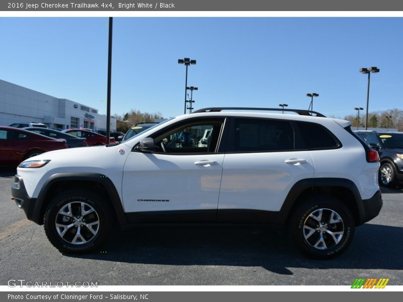 Bright White / Black 2016 Jeep Cherokee Trailhawk 4x4