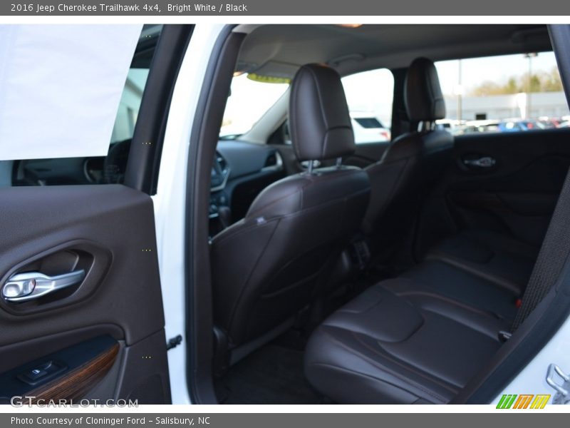 Bright White / Black 2016 Jeep Cherokee Trailhawk 4x4
