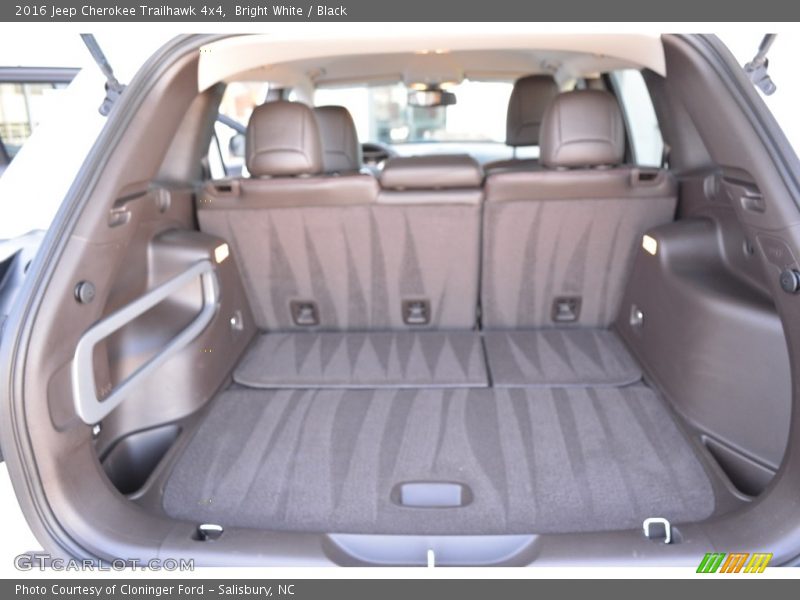 Bright White / Black 2016 Jeep Cherokee Trailhawk 4x4