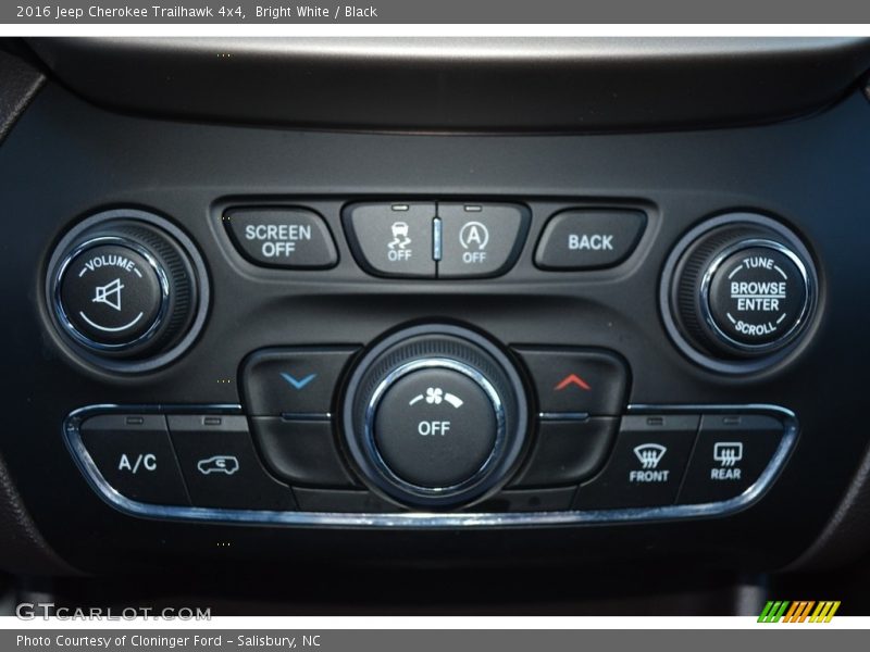 Bright White / Black 2016 Jeep Cherokee Trailhawk 4x4