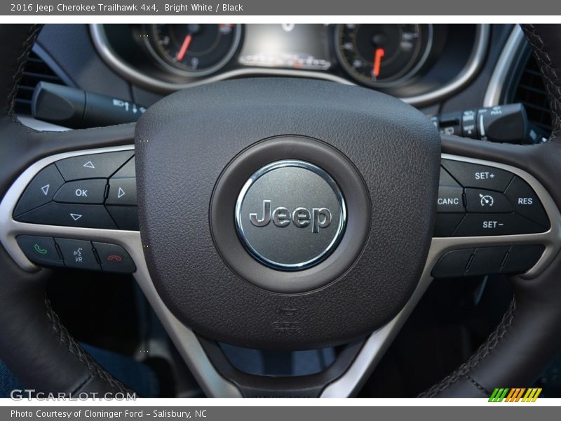 Bright White / Black 2016 Jeep Cherokee Trailhawk 4x4
