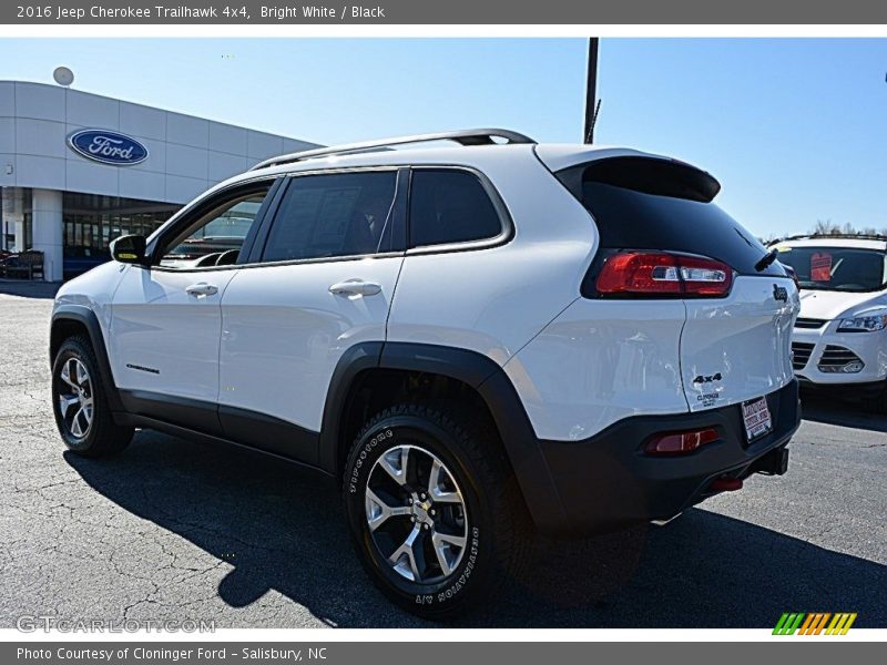 Bright White / Black 2016 Jeep Cherokee Trailhawk 4x4