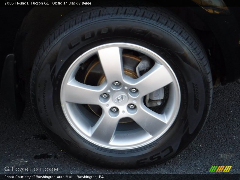 Obsidian Black / Beige 2005 Hyundai Tucson GL