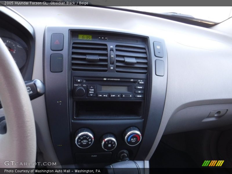 Obsidian Black / Beige 2005 Hyundai Tucson GL