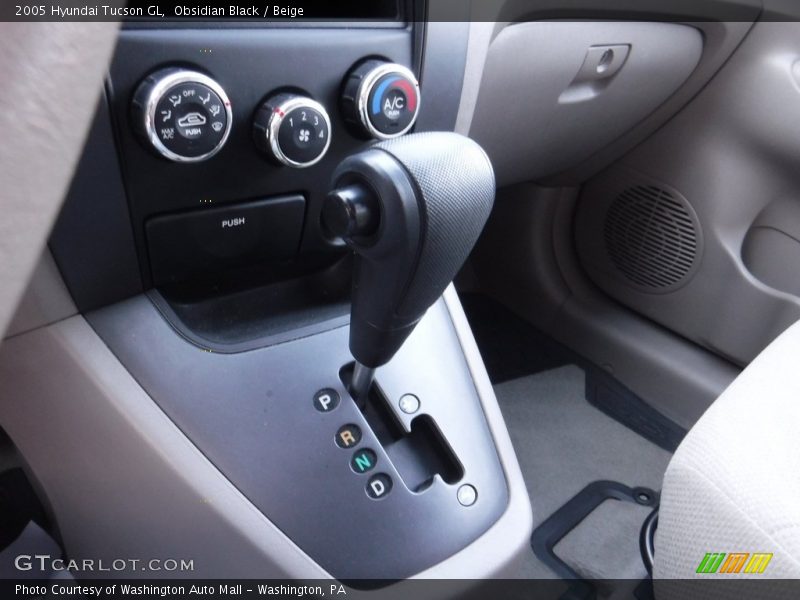 Obsidian Black / Beige 2005 Hyundai Tucson GL