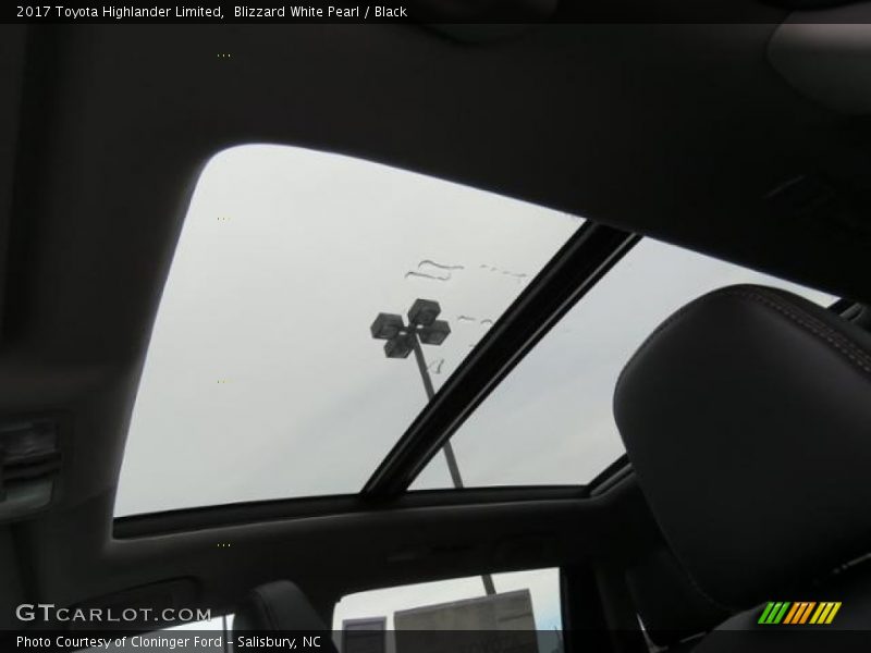 Blizzard White Pearl / Black 2017 Toyota Highlander Limited