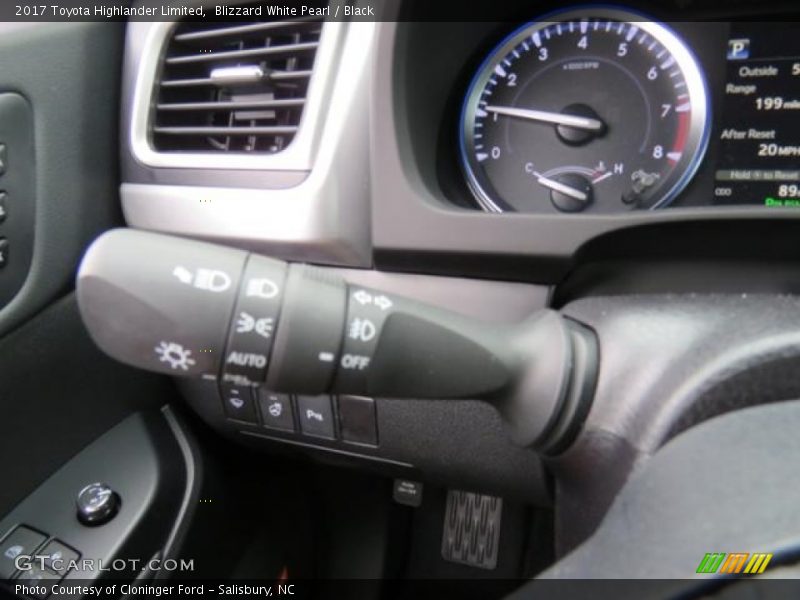 Blizzard White Pearl / Black 2017 Toyota Highlander Limited