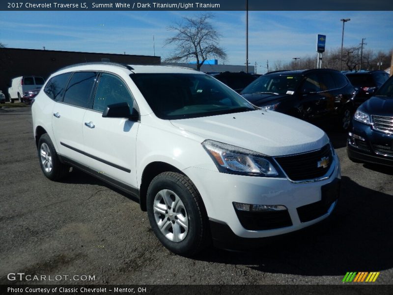 Front 3/4 View of 2017 Traverse LS