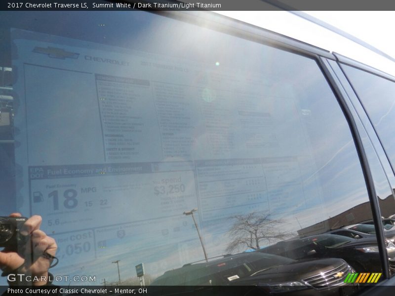 Summit White / Dark Titanium/Light Titanium 2017 Chevrolet Traverse LS