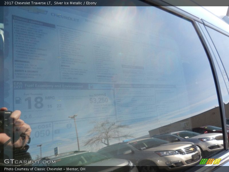 Silver Ice Metallic / Ebony 2017 Chevrolet Traverse LT