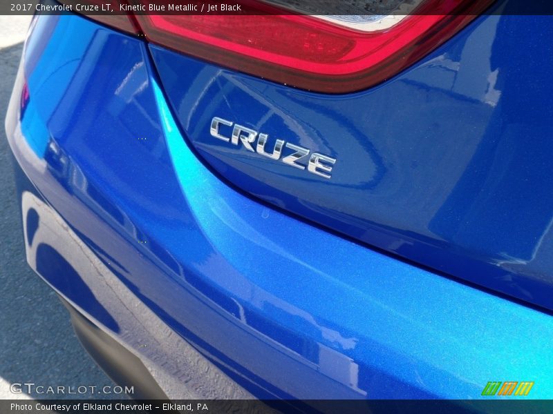 Kinetic Blue Metallic / Jet Black 2017 Chevrolet Cruze LT