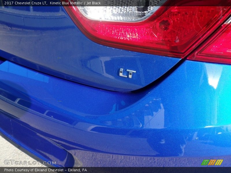 Kinetic Blue Metallic / Jet Black 2017 Chevrolet Cruze LT