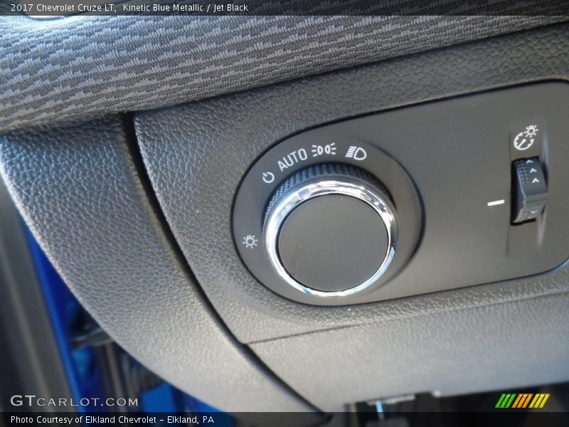 Kinetic Blue Metallic / Jet Black 2017 Chevrolet Cruze LT