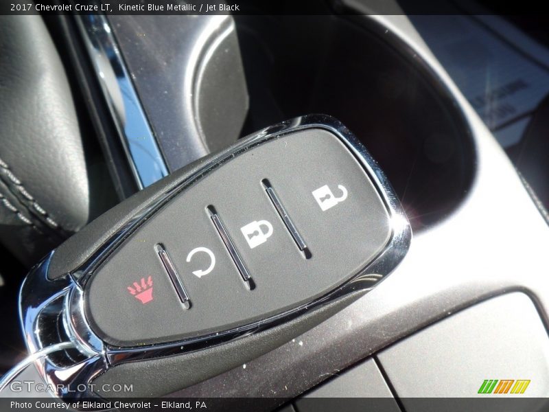 Kinetic Blue Metallic / Jet Black 2017 Chevrolet Cruze LT