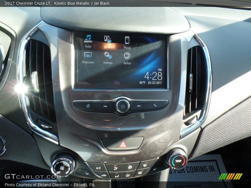 Kinetic Blue Metallic / Jet Black 2017 Chevrolet Cruze LT