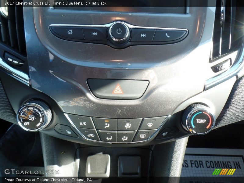 Kinetic Blue Metallic / Jet Black 2017 Chevrolet Cruze LT