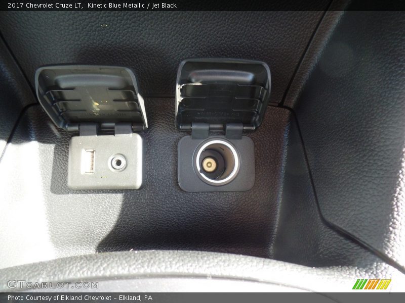 Kinetic Blue Metallic / Jet Black 2017 Chevrolet Cruze LT