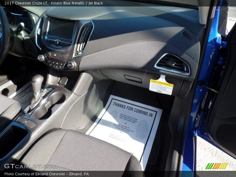 Kinetic Blue Metallic / Jet Black 2017 Chevrolet Cruze LT