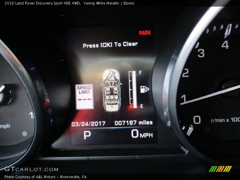 Yulong White Metallic / Ebony 2016 Land Rover Discovery Sport HSE 4WD