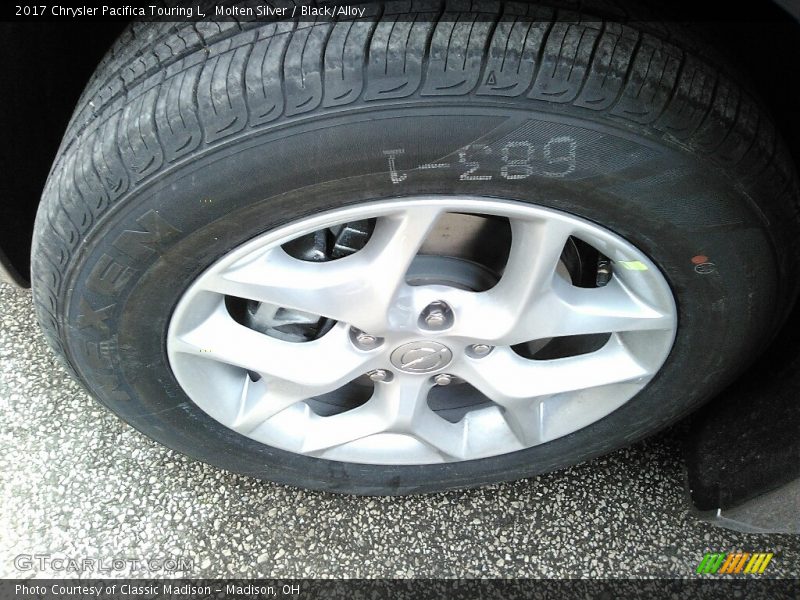 Molten Silver / Black/Alloy 2017 Chrysler Pacifica Touring L