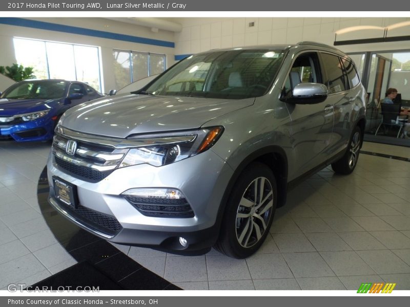 Lunar Silver Metallic / Gray 2017 Honda Pilot Touring AWD