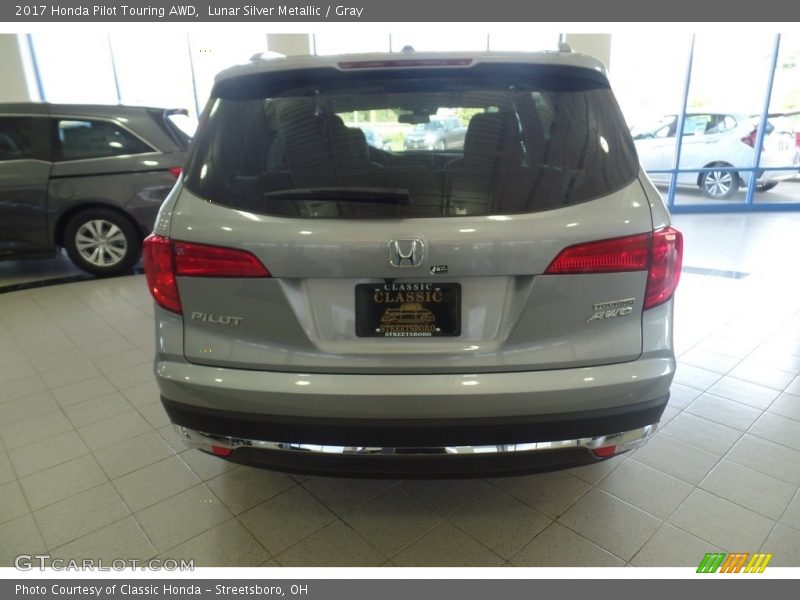 Lunar Silver Metallic / Gray 2017 Honda Pilot Touring AWD