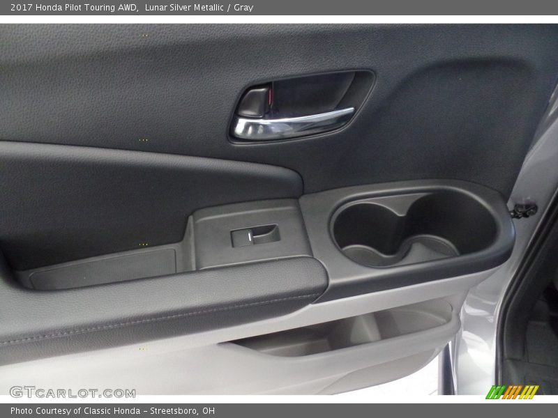 Lunar Silver Metallic / Gray 2017 Honda Pilot Touring AWD