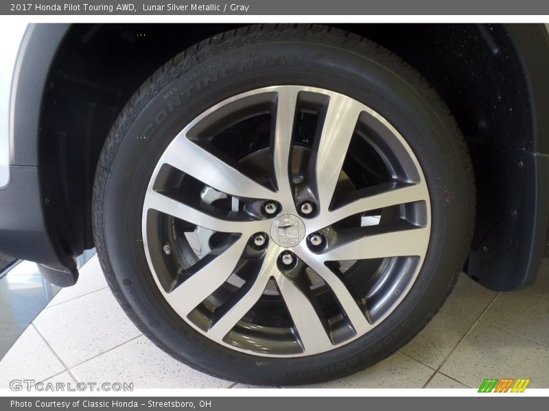 Lunar Silver Metallic / Gray 2017 Honda Pilot Touring AWD