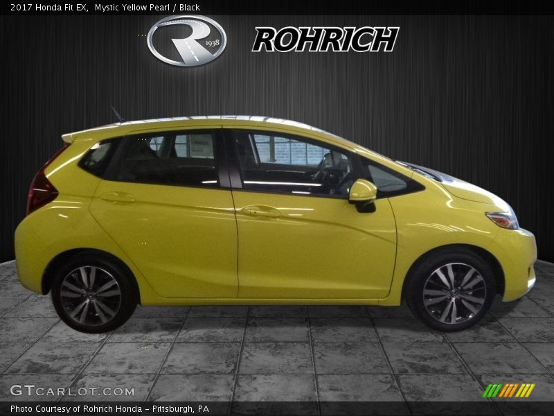 Mystic Yellow Pearl / Black 2017 Honda Fit EX