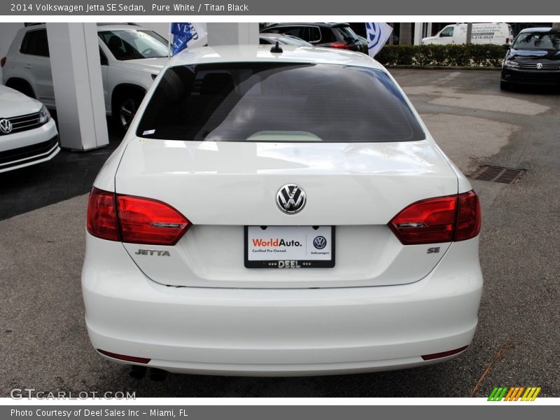 Pure White / Titan Black 2014 Volkswagen Jetta SE Sedan