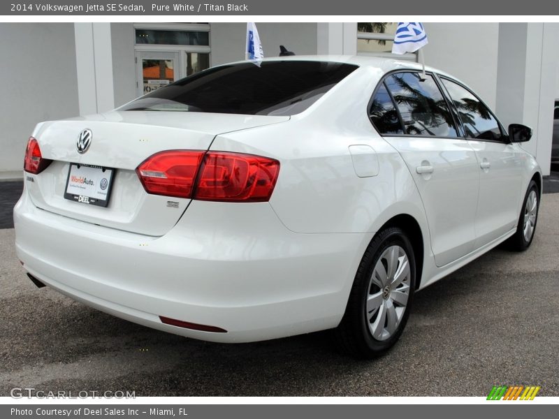 Pure White / Titan Black 2014 Volkswagen Jetta SE Sedan