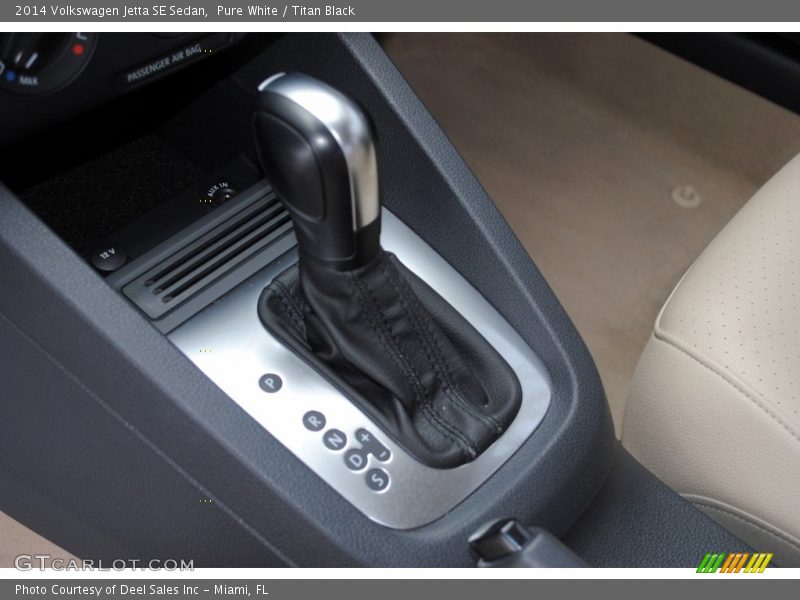 Pure White / Titan Black 2014 Volkswagen Jetta SE Sedan