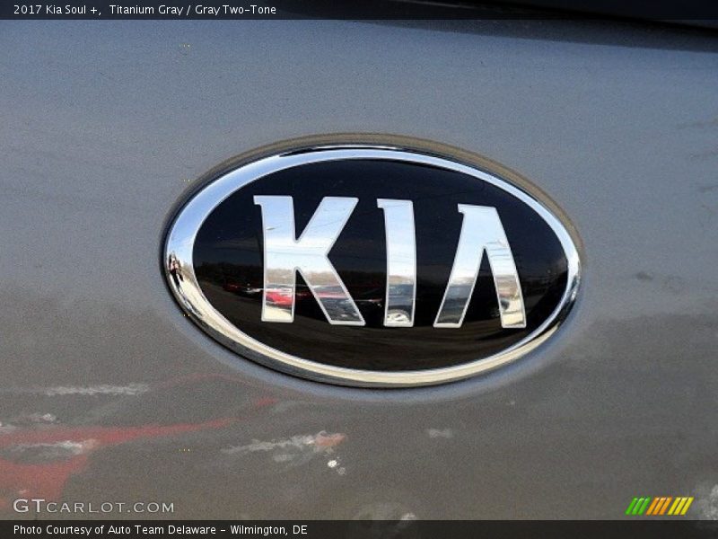 Titanium Gray / Gray Two-Tone 2017 Kia Soul +