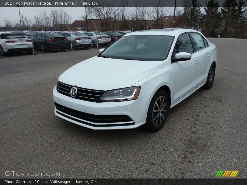 Pure White / Titan Black 2017 Volkswagen Jetta SE
