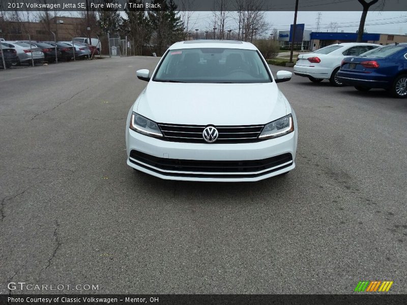 Pure White / Titan Black 2017 Volkswagen Jetta SE