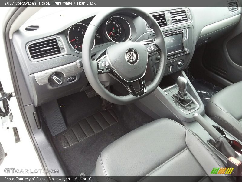 Pure White / Titan Black 2017 Volkswagen Jetta SE