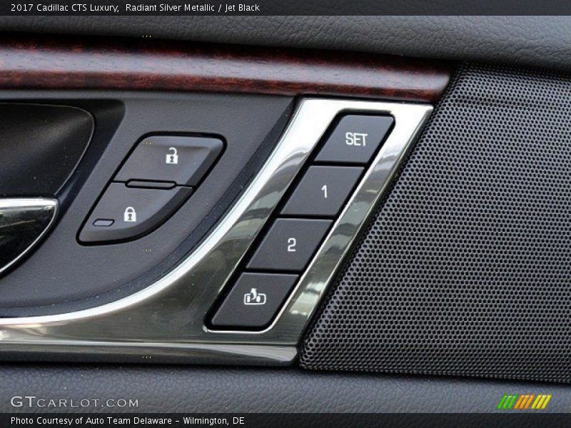 Radiant Silver Metallic / Jet Black 2017 Cadillac CTS Luxury