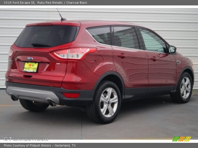 Ruby Red Metallic / Charcoal Black 2016 Ford Escape SE