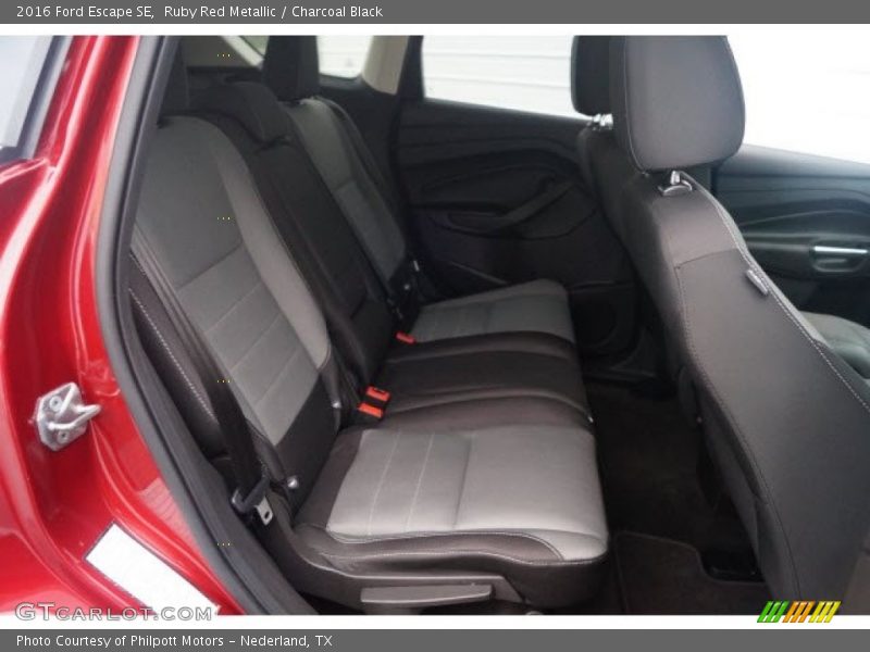 Ruby Red Metallic / Charcoal Black 2016 Ford Escape SE