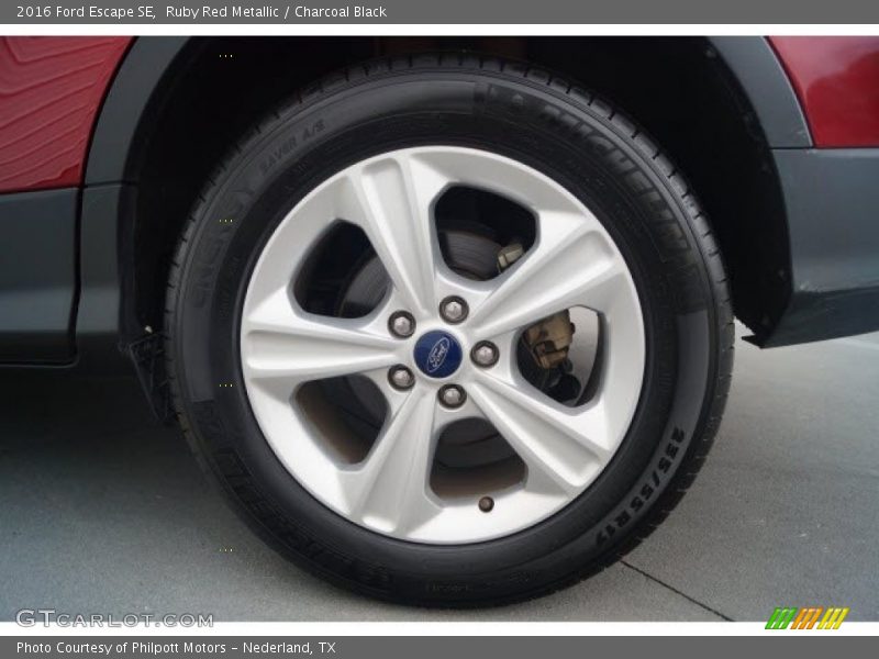 Ruby Red Metallic / Charcoal Black 2016 Ford Escape SE