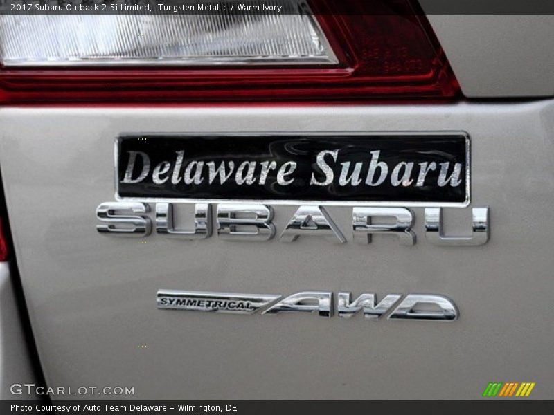 Tungsten Metallic / Warm Ivory 2017 Subaru Outback 2.5i Limited